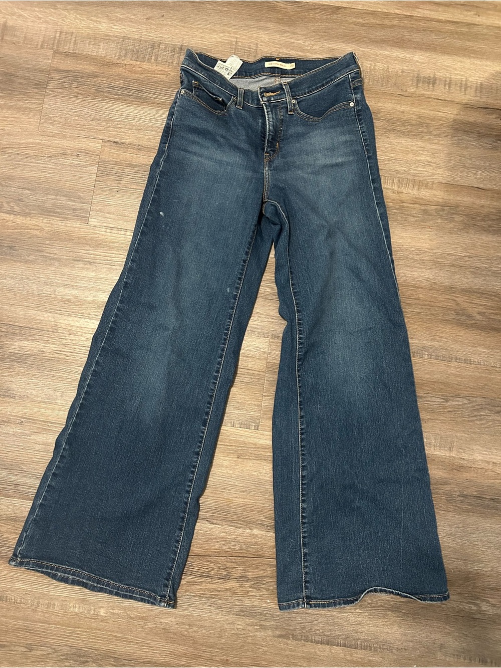 Levi’s wide leg shaping jeans